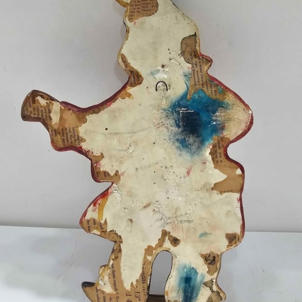Charming "Very Old" Musician Figure Wall Hanging - Picture 5 of 10